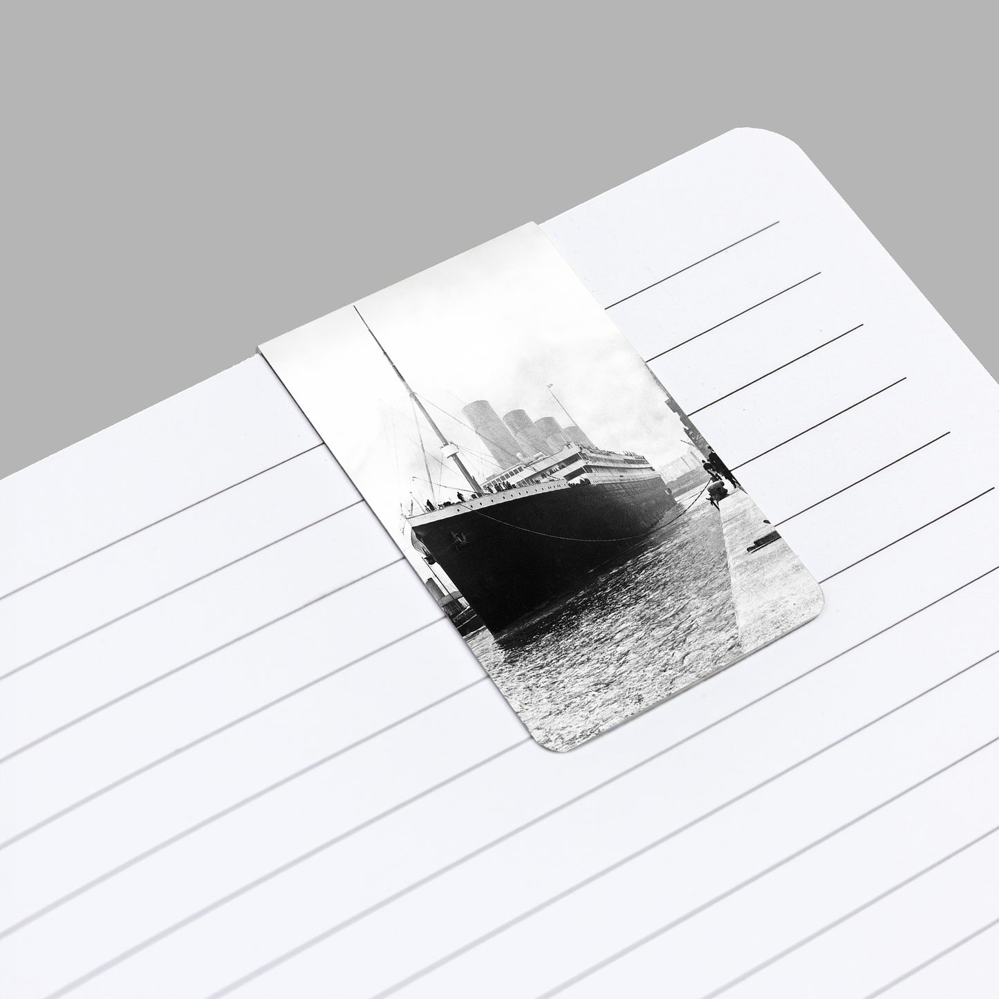 Titanic Leaving Southampton - Titanic collection - Magnetic Bookmark